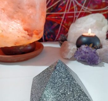 Grande Piramide Orgonite 4 lati 240 gr.