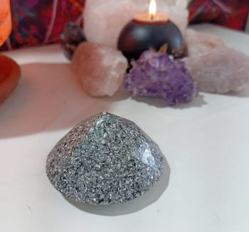 Grande Piramide di Diamanti Orgonite 110 gr.