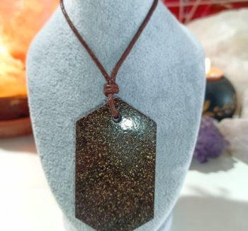 Ciondolo in orgonite Foglio esagonale CHIP DI FERRO PICCOLO 35 gr