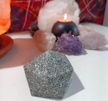 Piramide Sfaccettata Orgonite Peso 200 gr.