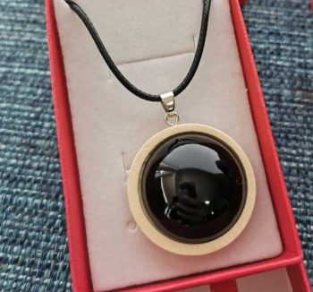 Ciondolo Shungite in legno arancione o beige