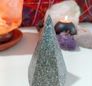Piramide di orgonite Pentagonale 220 gr di peso.