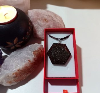 Ciondolo in orgonite Esagono CHIP DI FERRO PICCOLO 15 gr.