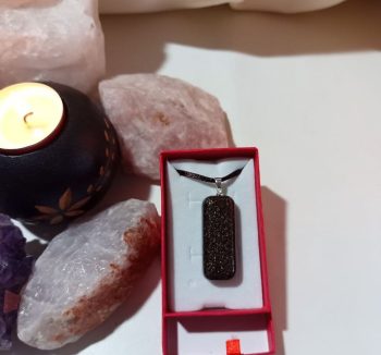Piccolo ciondolo rettangolare in orgonite CHIP DI FERRO PICCOLO 10 gr.