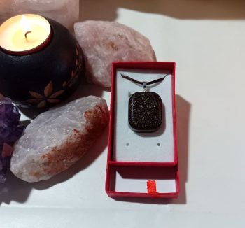 Ciondolo originale in orgonite quadrato CHIP DI FERRO PICCOLO 14 gr.